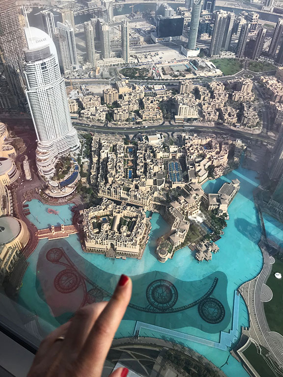 vista delle piscine di Dubai Mall dal Burj Khalifa