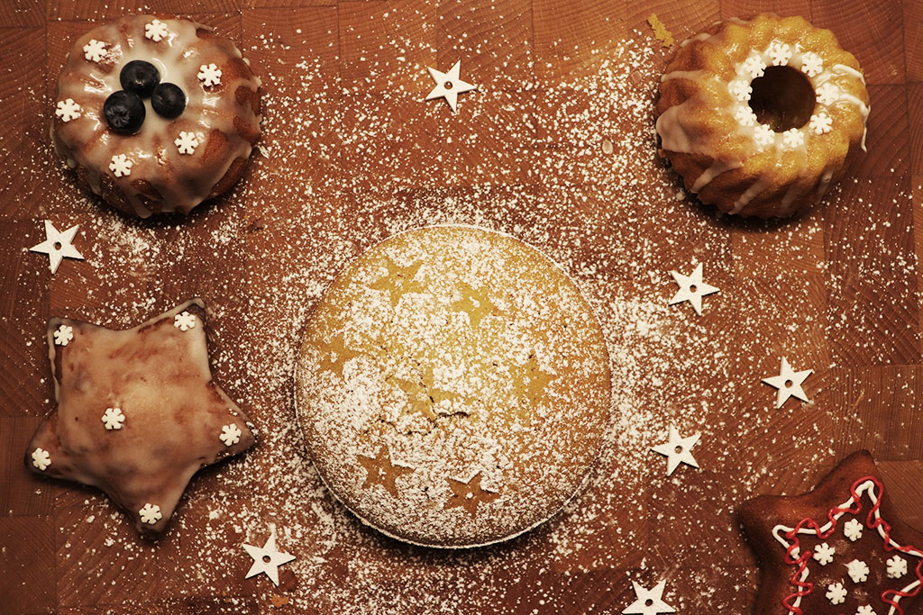 foto delle mini bundt cake con zucchero a velo