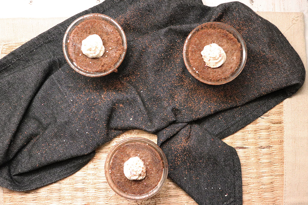 foto dei cupcake al cioccolato e pere appena cotti