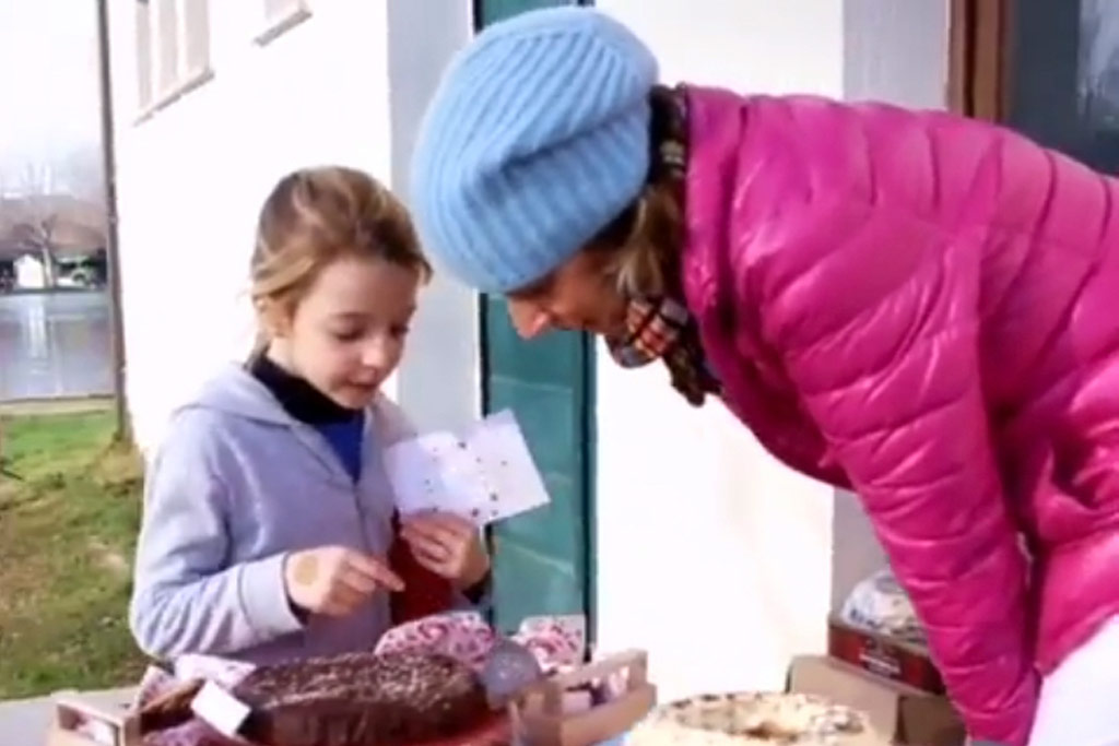 foto di le chef clochard con una bambina