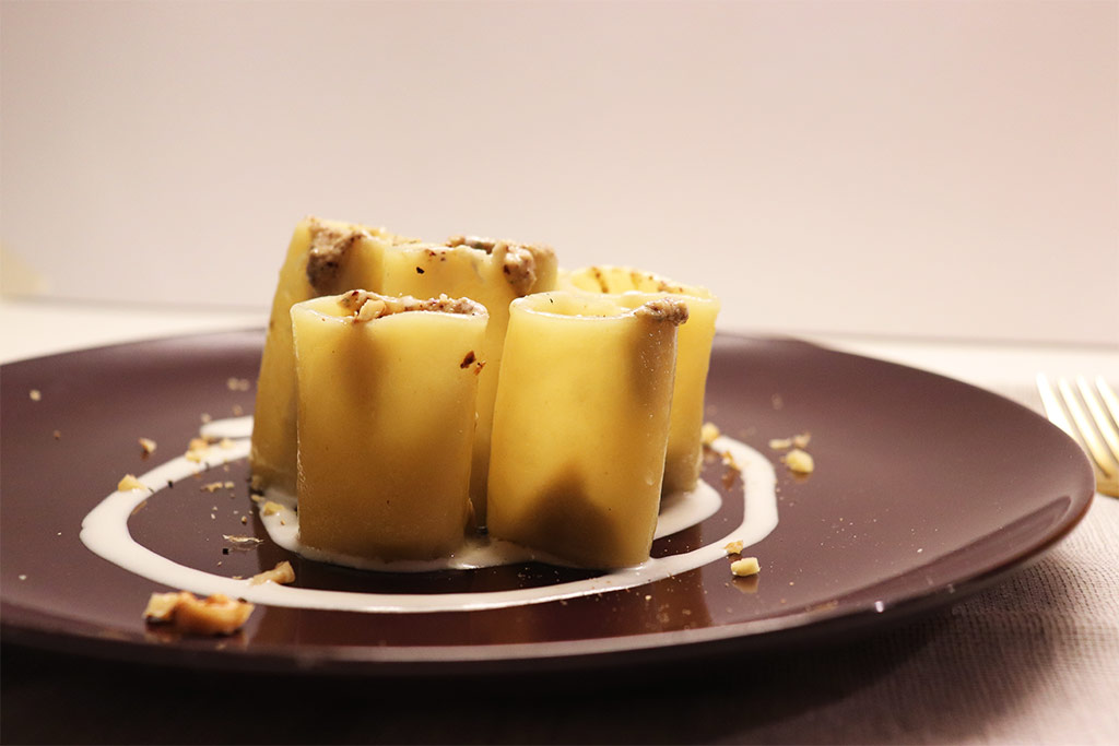 foto dei paccheri al pesto di radicchio