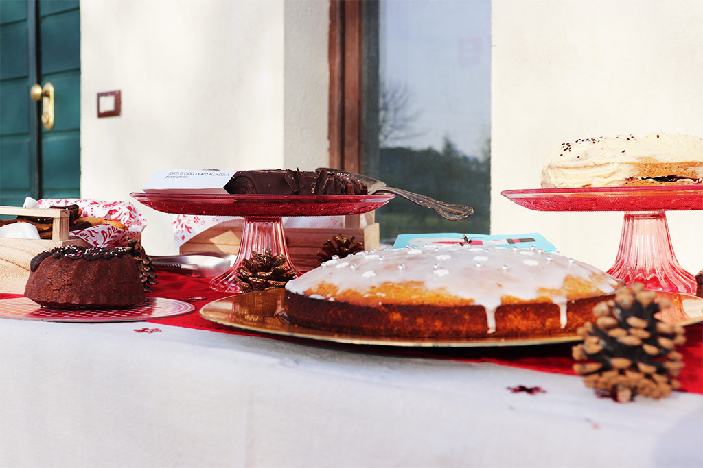 foto del tavolo con le torte