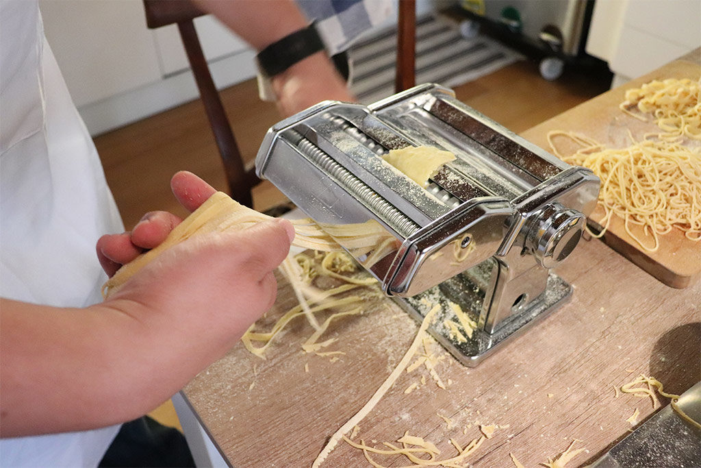 foto della macchina per stendere la pasta