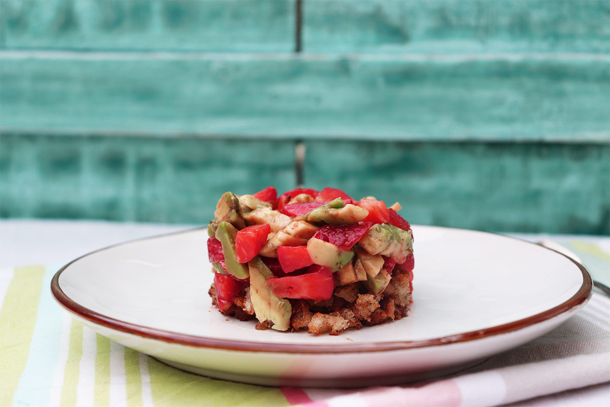 foto della tartare di avocado e fragole