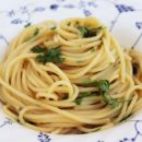 foto di un nido di spaghetti conditi con colatura di alici