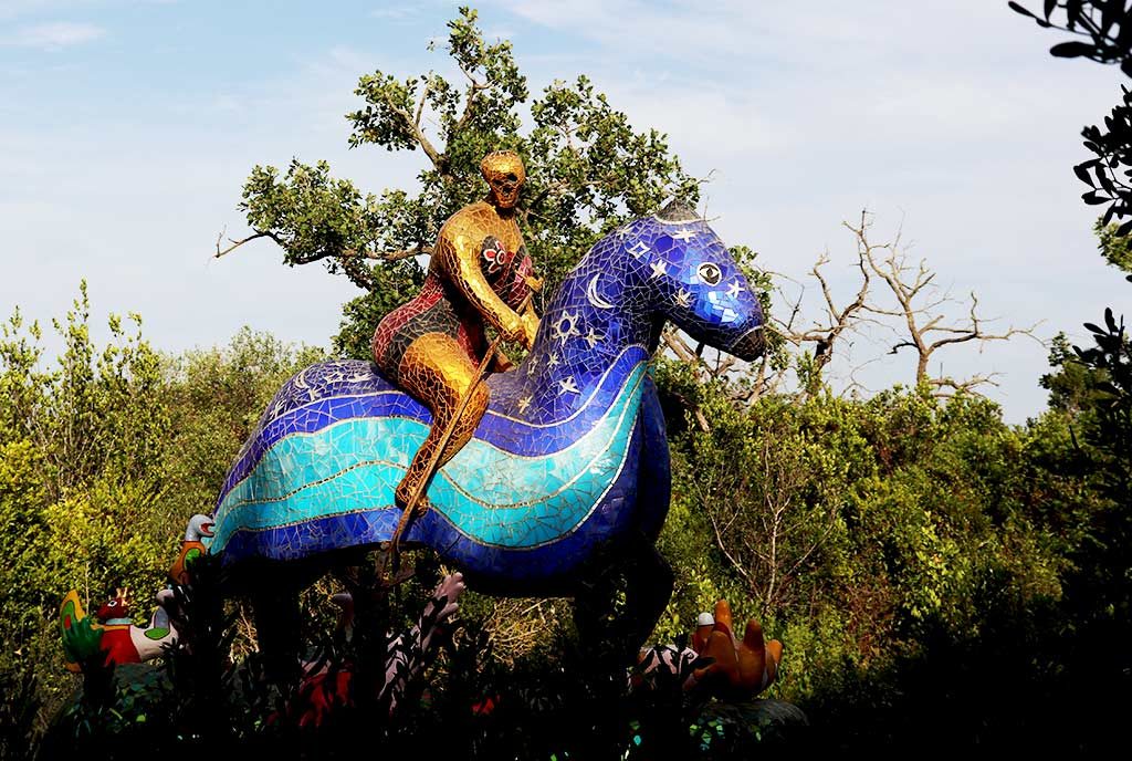 foto della scultura La morte al giardino dei tarocchi